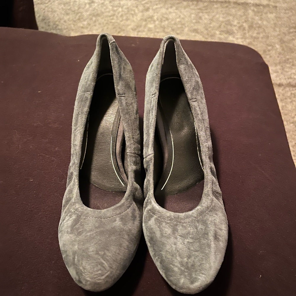 Vionic Gray Suede Wedge Shoes